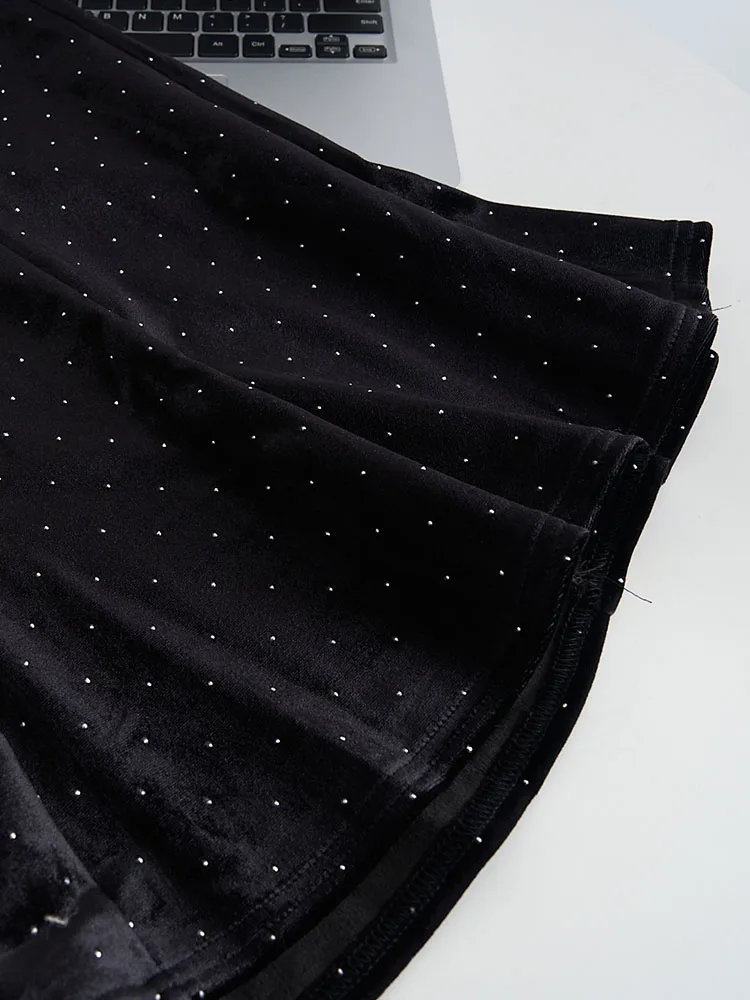 Женская юбка-готика в горошек черная облегающая трапециевидная с блестящими