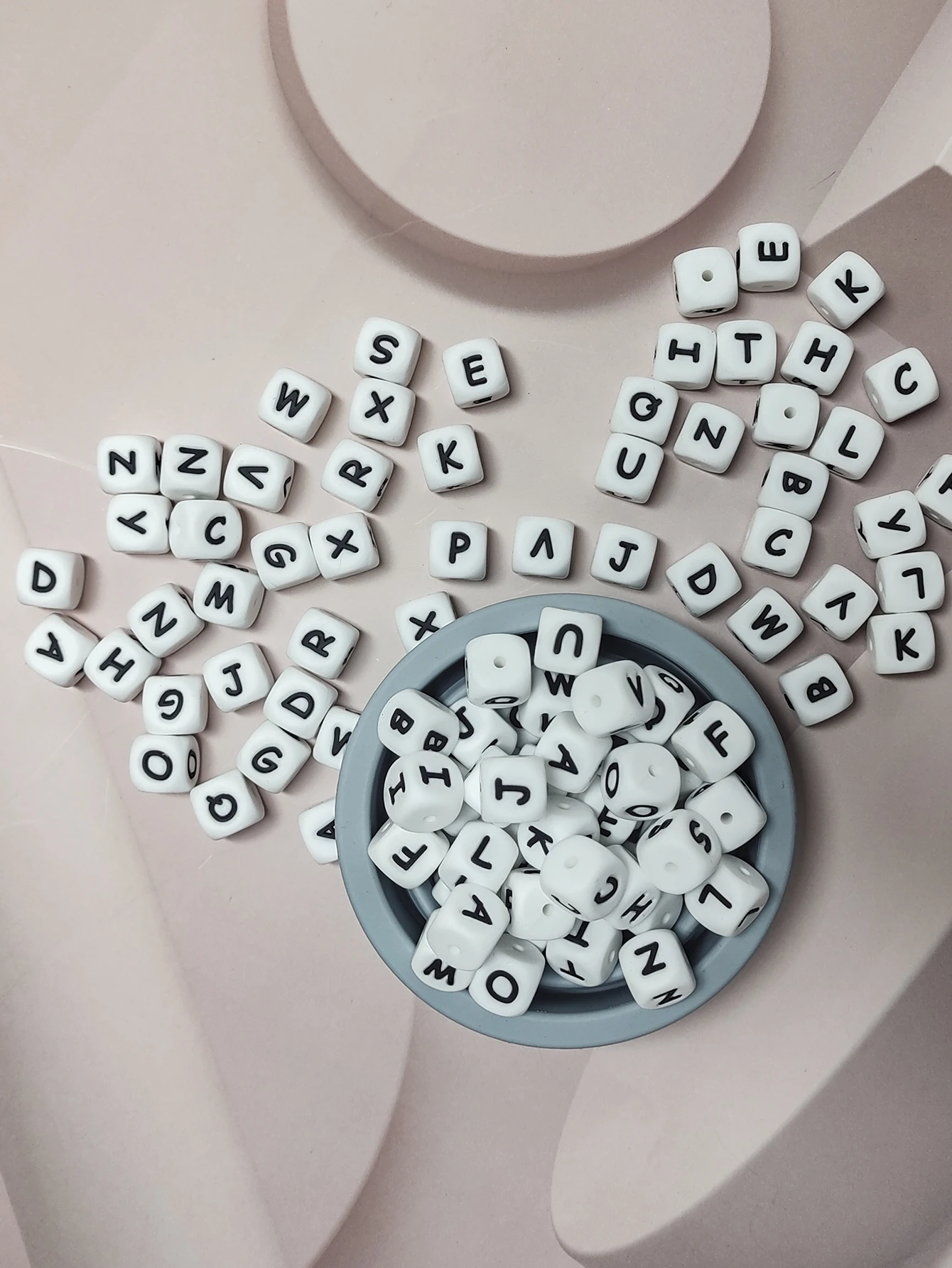 Силиконовые бусины с буквами 12 мм