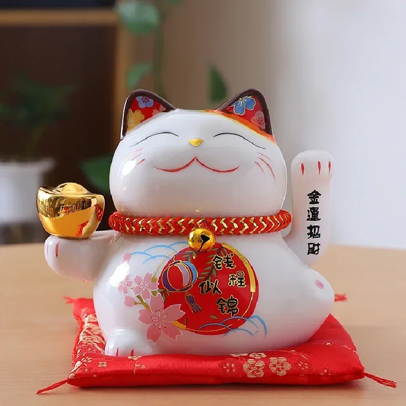 

Керамическая статуэтка кота Манеки-неко