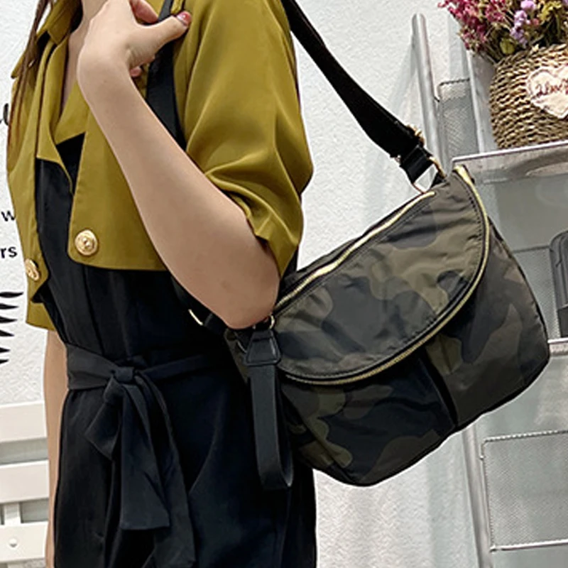 Камуфляжная женская сумка через плечо легкий маленький ранец с откидной крышкой