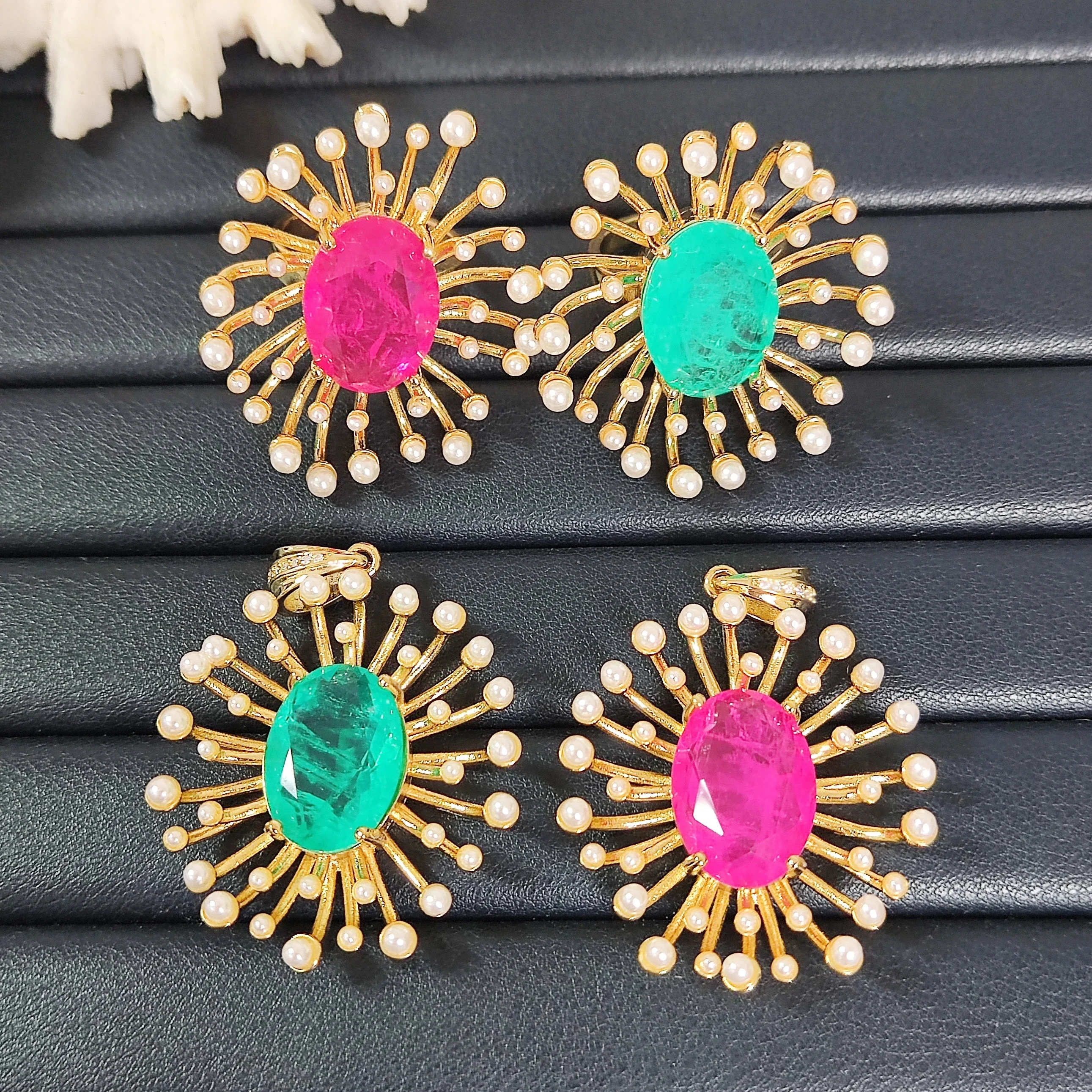 Кольца с зеленым и красным драгоценным камнем подвеска из цветного кварца