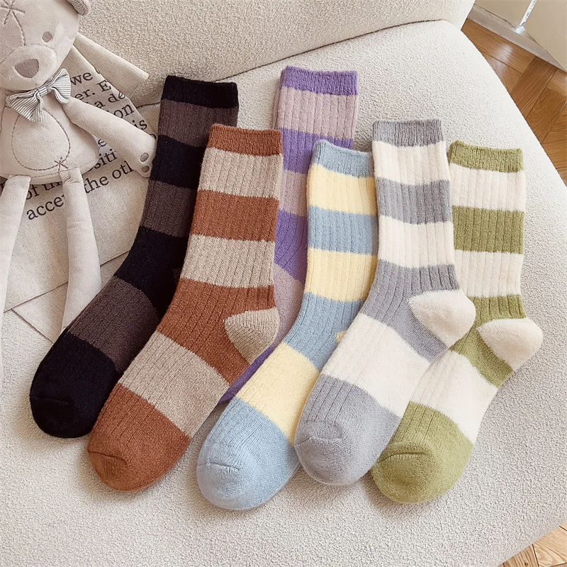 

Женские носки в Корейском стиле, высококачественные новые модные зимние теплые носки для девочек, милые длинные Красочные толстые шерстяны...