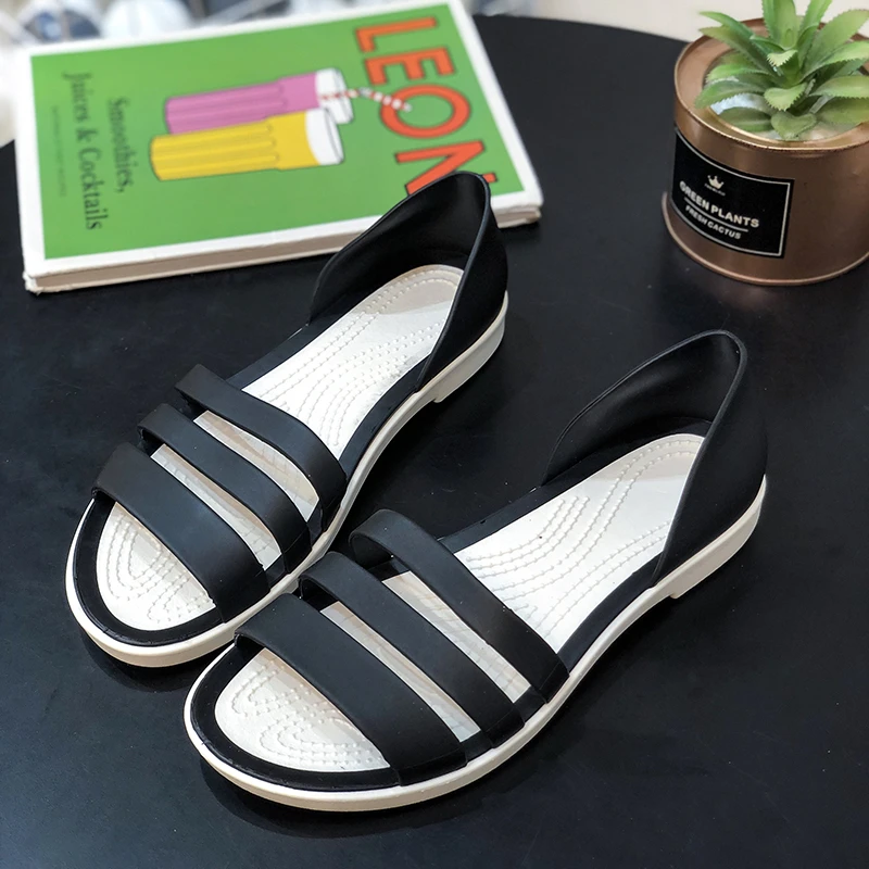 

Сандалии женские летние на плоской подошве с открытым носком