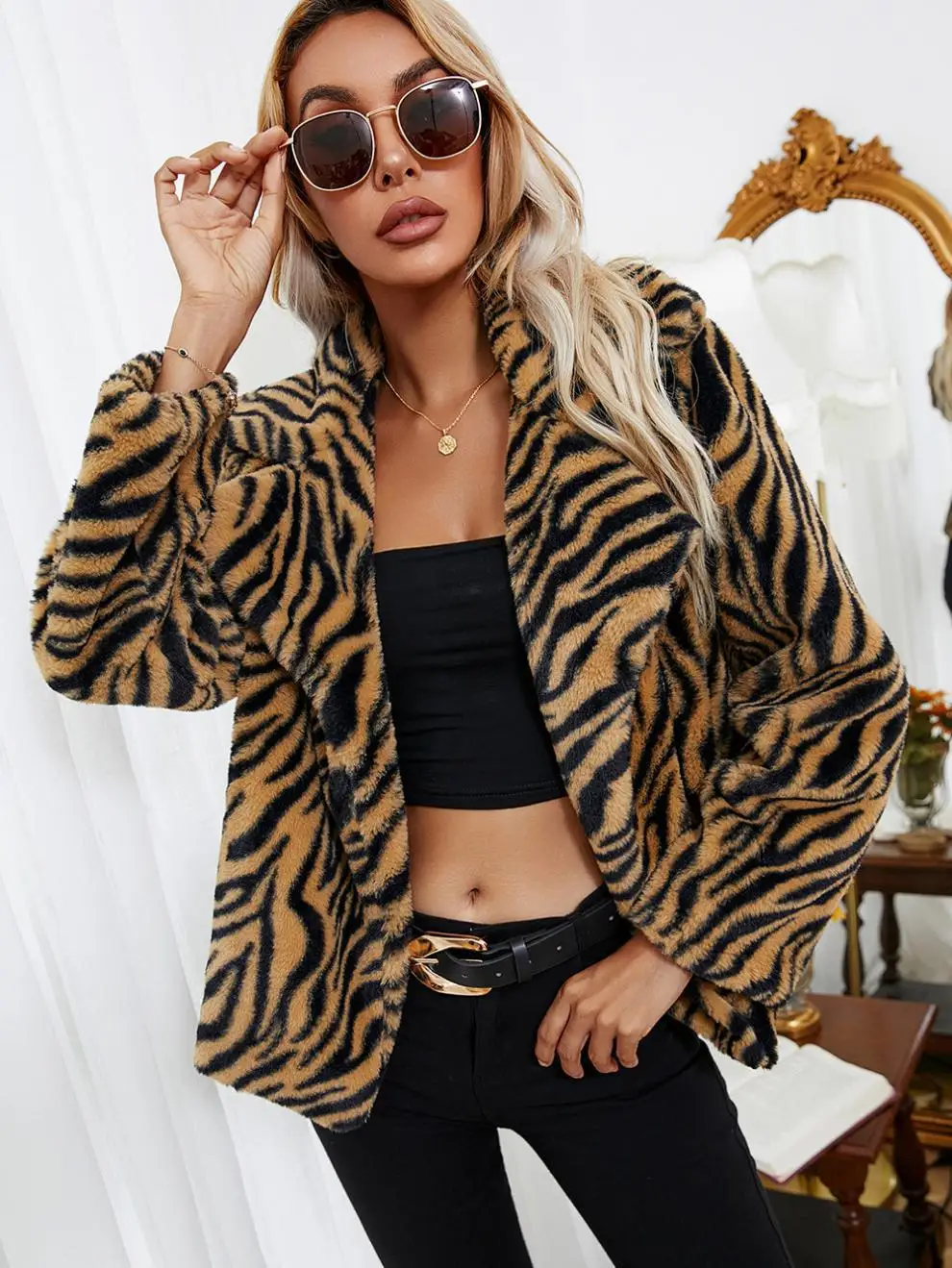 

Женская куртка-бомбер из искусственного меха, с длинным рукавом