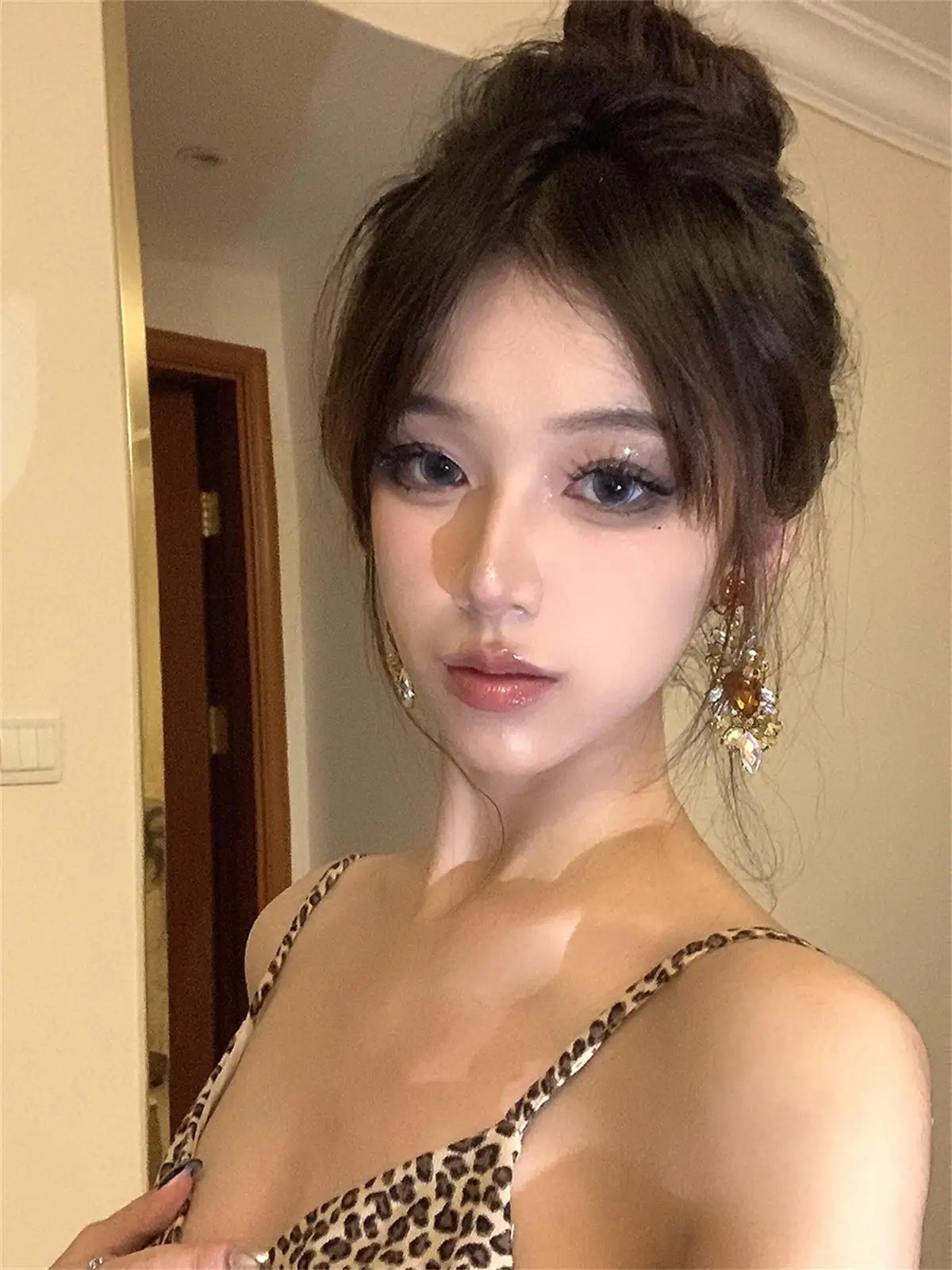 Зарезервированные и дорогие женские серьги Тяжелая промышленность Циркон