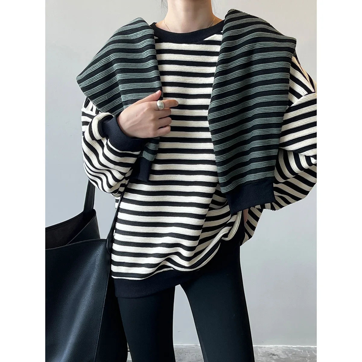 Striped Women's Hoodies 2023 New Spring Retro Round Neck Designer Fashion Thicken Fleece Winter Female Tops Hoodie Woman