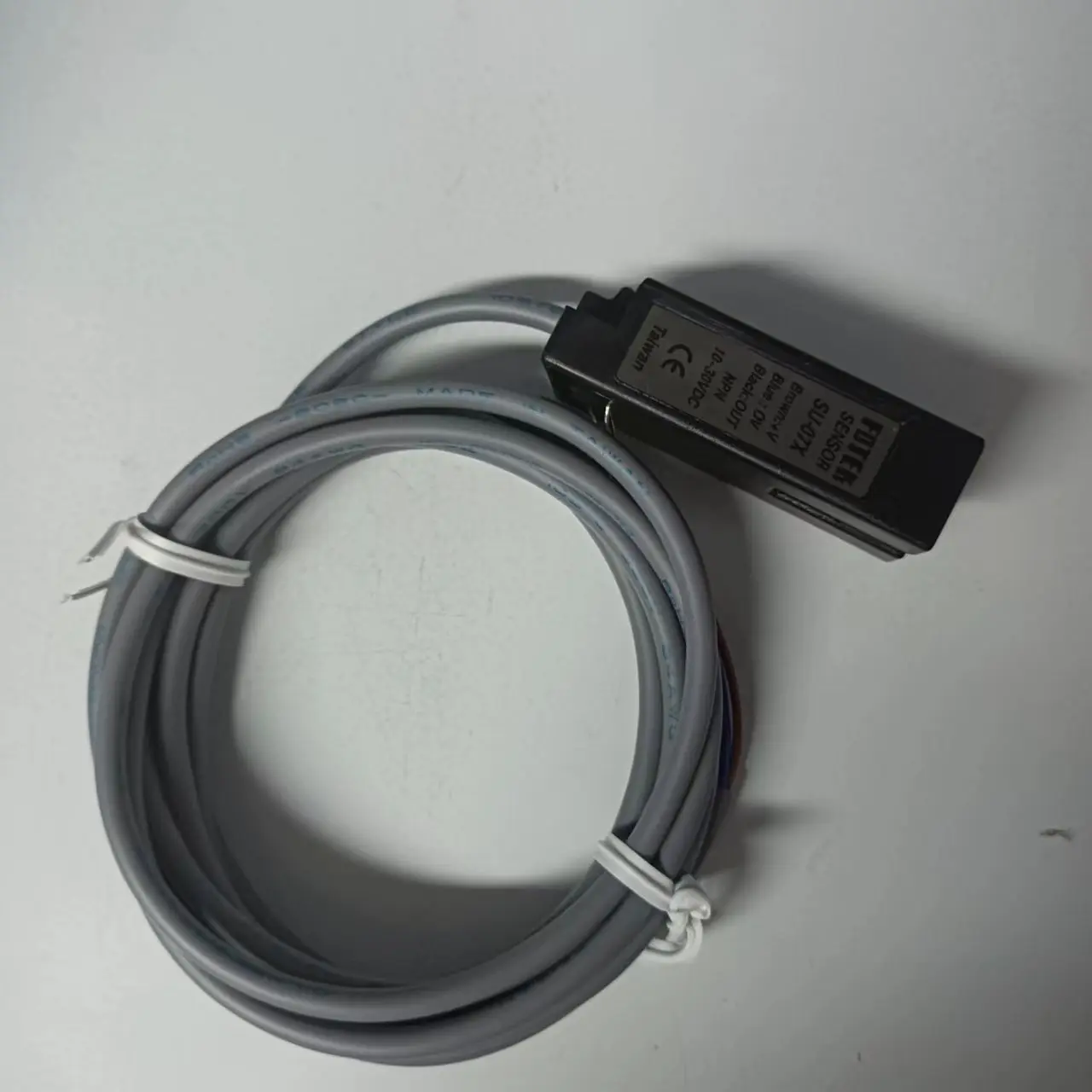 Флуоресцентный индуктивный датчик приближения Квадратный пластиковый 5 мм PNP NPN NO