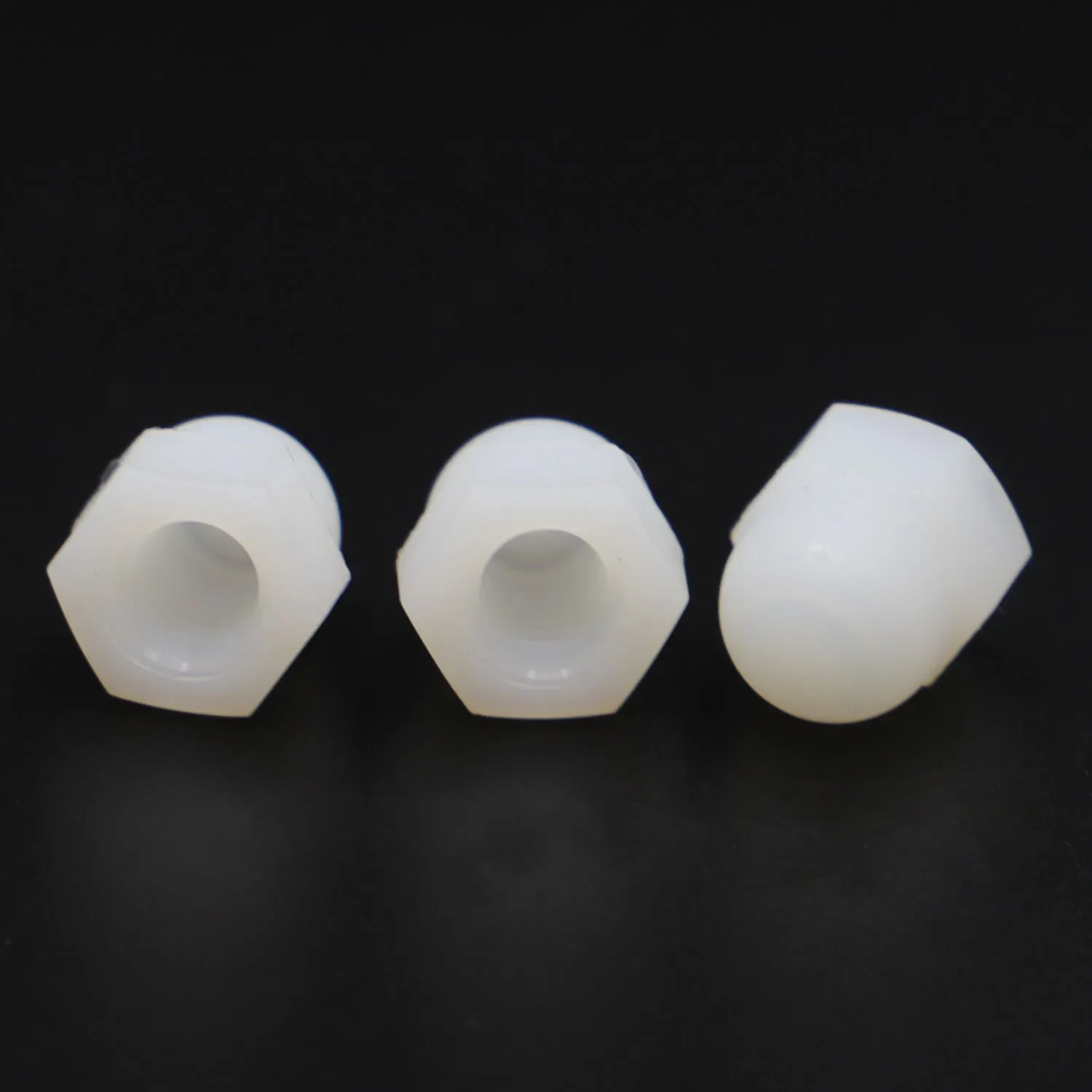 DIN1587 Nakrętki z białego nylonu tworzywa sztucznego Ozdobna osłona Półokrągła nakrętka żołądź M3 M4 M5 M6 M8 M10 M12