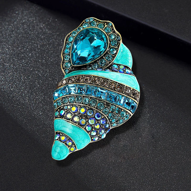 Эмалированная брошь в винтажном стиле