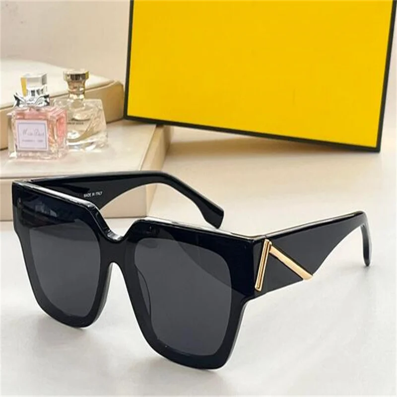 

Sunglasses For Men and Women Summer 054V1 Designers Style Anti-Ultraviolet Retro Eyewear Full Frame Random Box