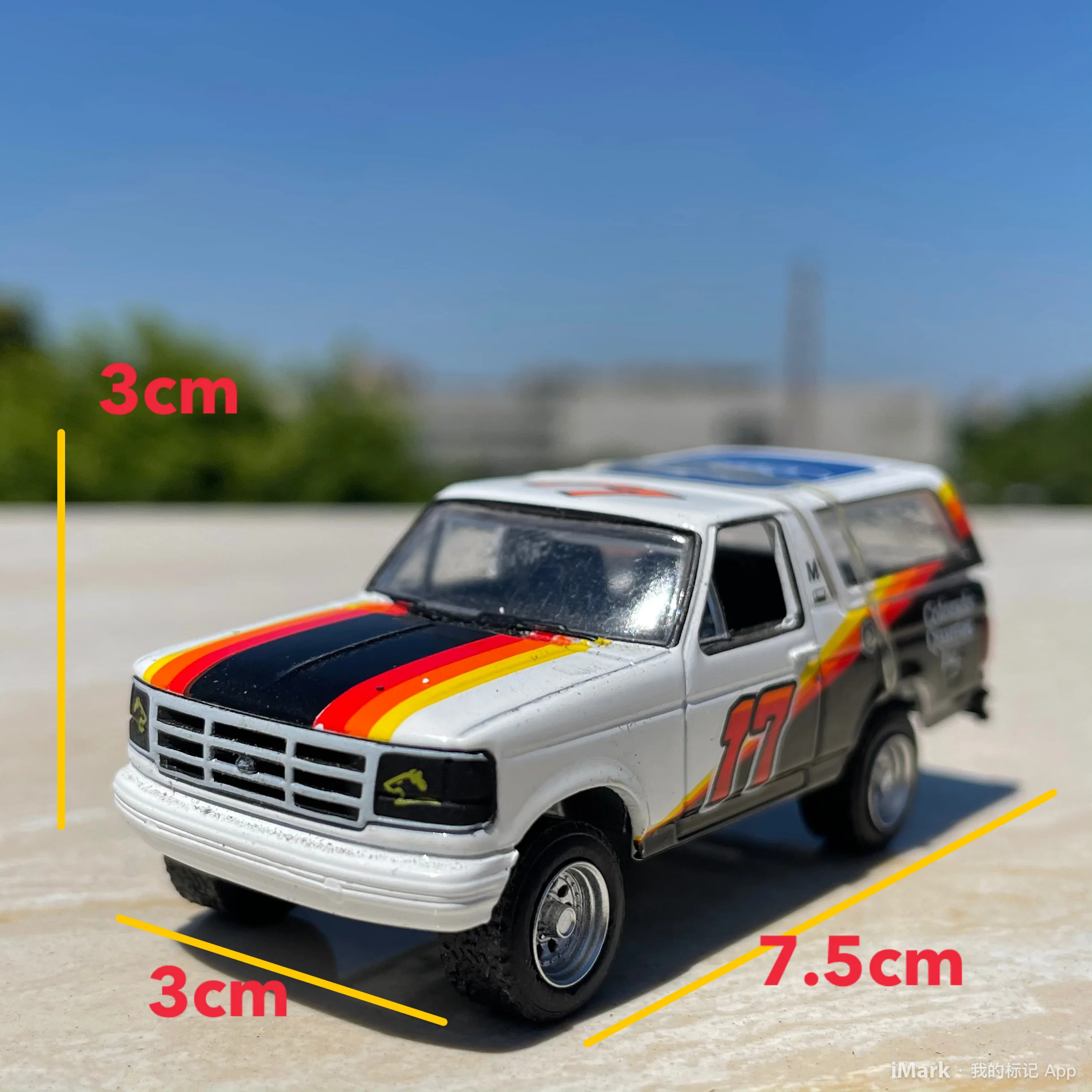 Фото Литой под давлением масштаб 1:64 Ford Limar SUV, модель автомобиля из сплава, Коллекционная игрушка, подарок, сувенир, украшение для дисплея №2