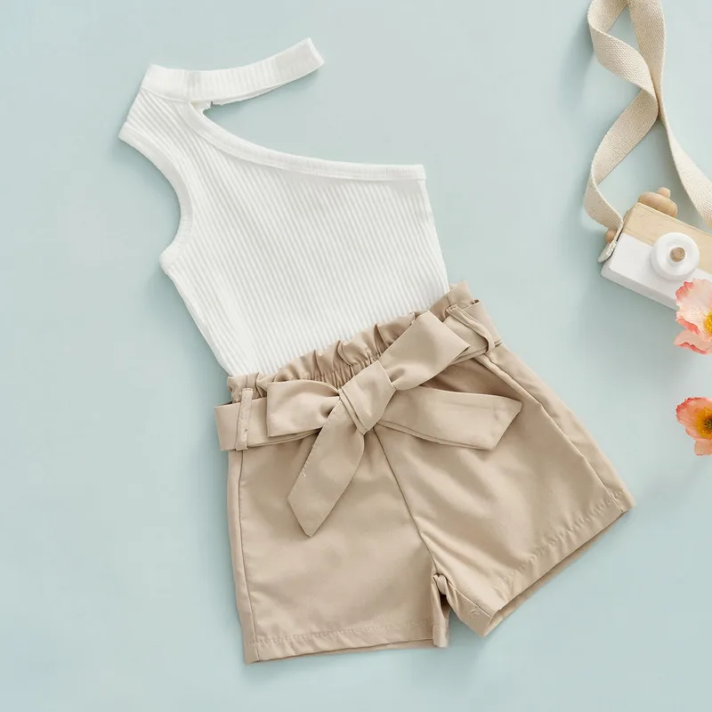 

Комплект из трех предметов для маленьких девочек, летняя одежда с лямкой на шее, жилет на одно плечо без рукавов и шорты с поясом на талии, 2023