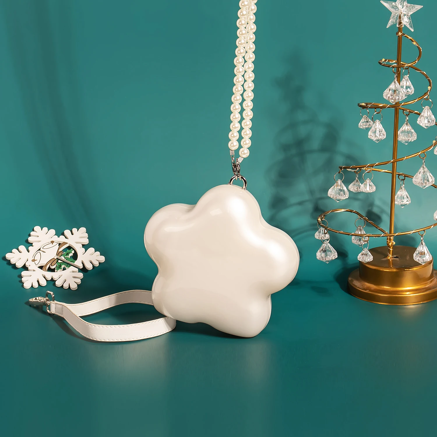 

2023 Flower Shape Clutch Bag Christamas Gifts Women Nude Acrylic Party Handbag Pearl Strap Crossbody Bags Wedding Evening Purse
