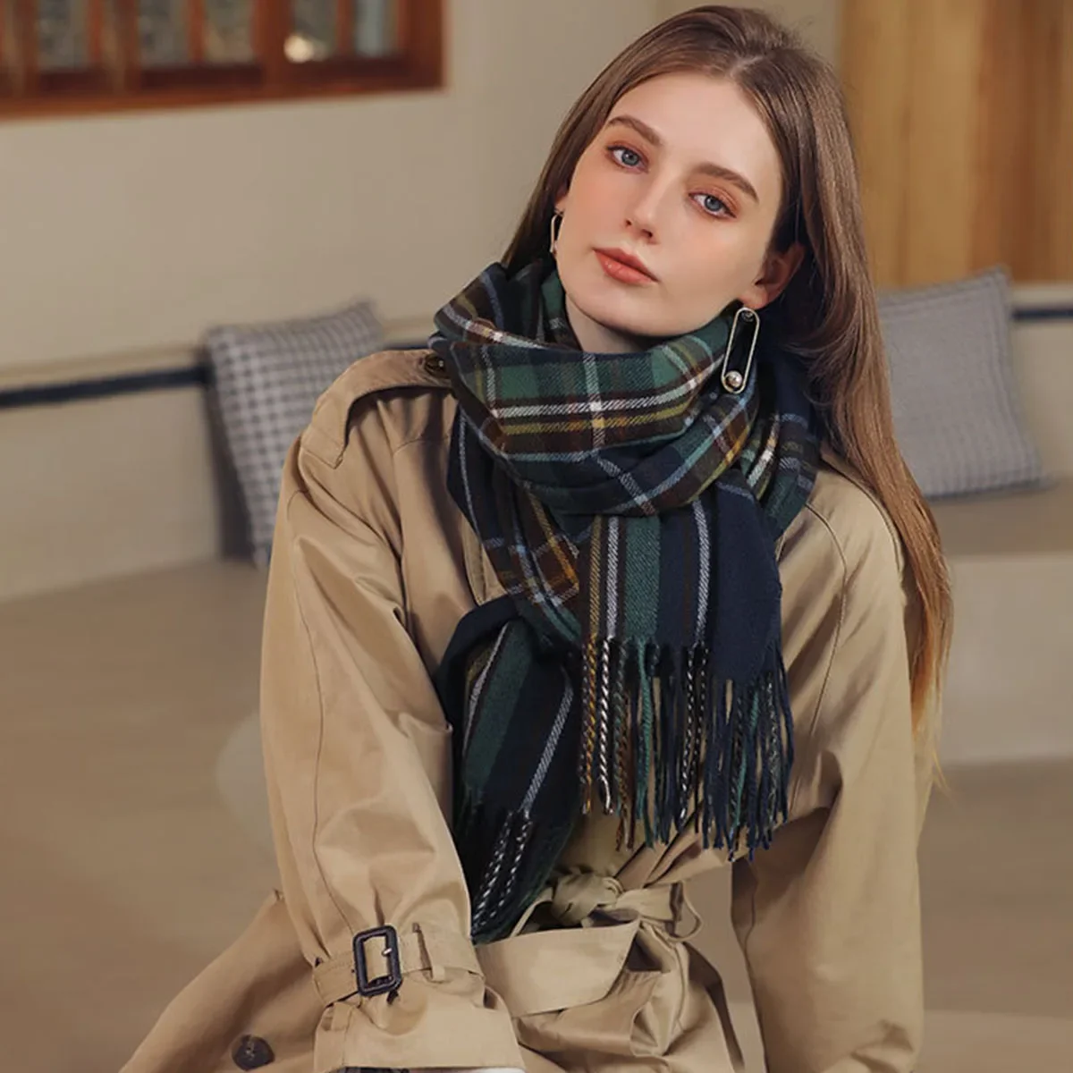 Женский теплый шарф в клетку