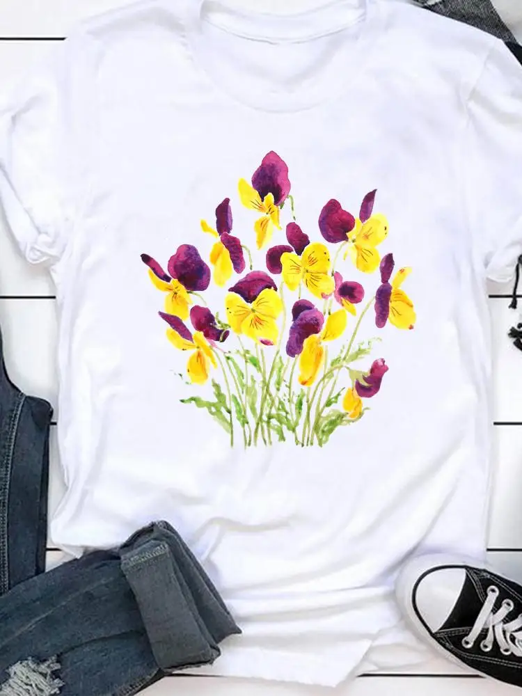 

Женская футболка с коротким рукавом, круглым вырезом и графическим принтом