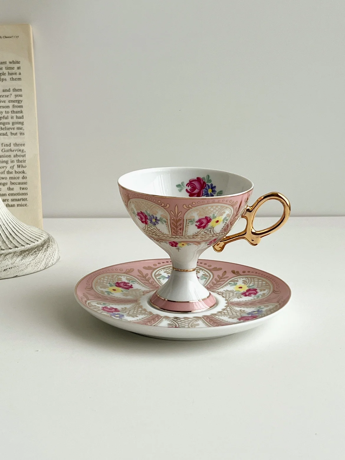 

Винтажная керамическая кружка с цветочным рисунком