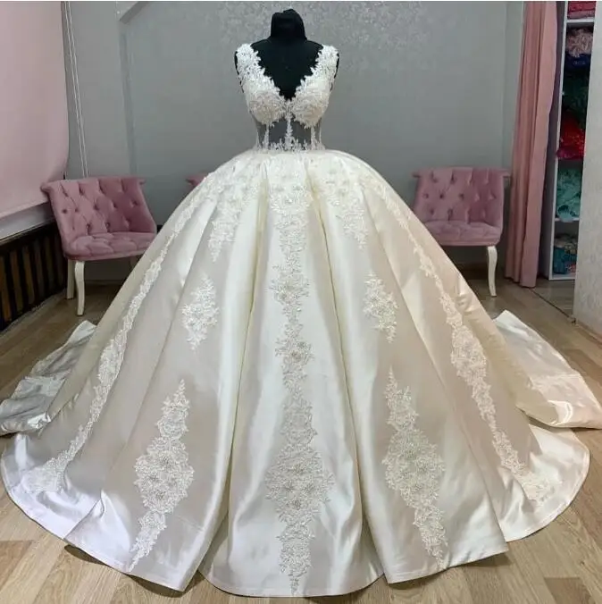 

Princess Wedding Dress 2022 V Neck Sleeveless Satin Bridal Dress Lace Applique Backless Wedding Gown for Women vestidos de noiva