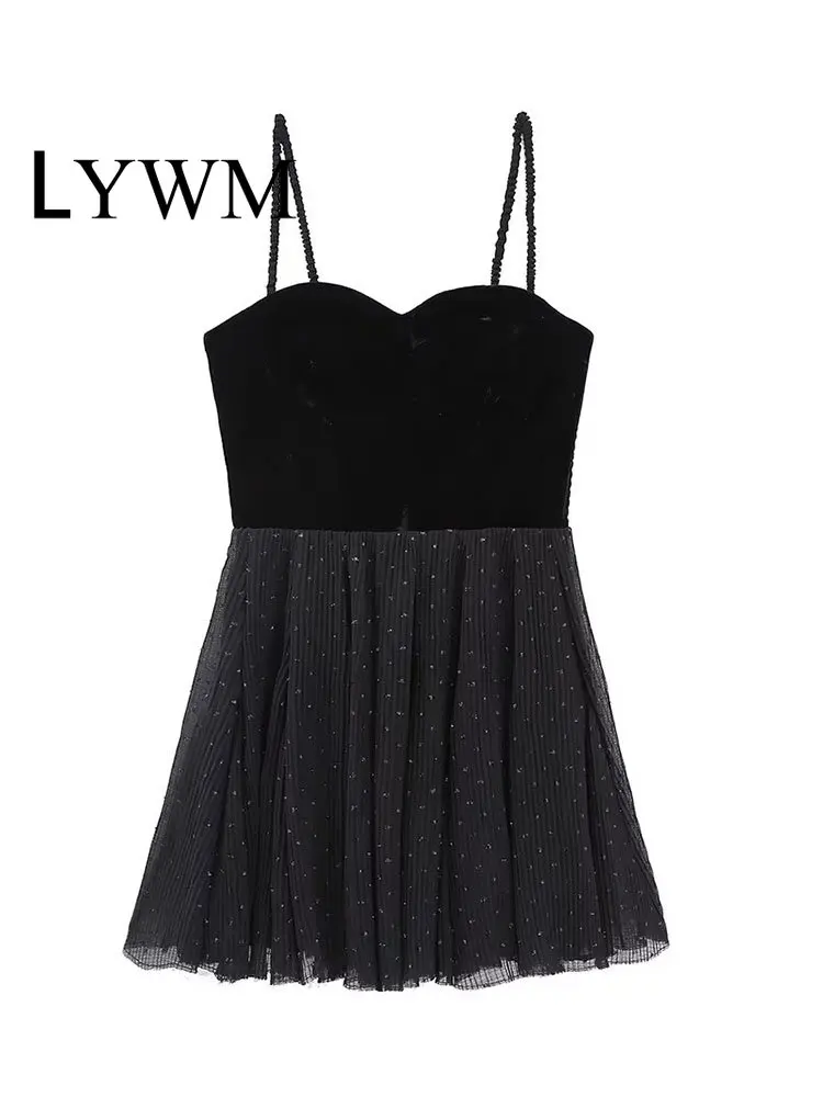 

Женское бархатное мини-платье с квадратным вырезом и молнией сзади