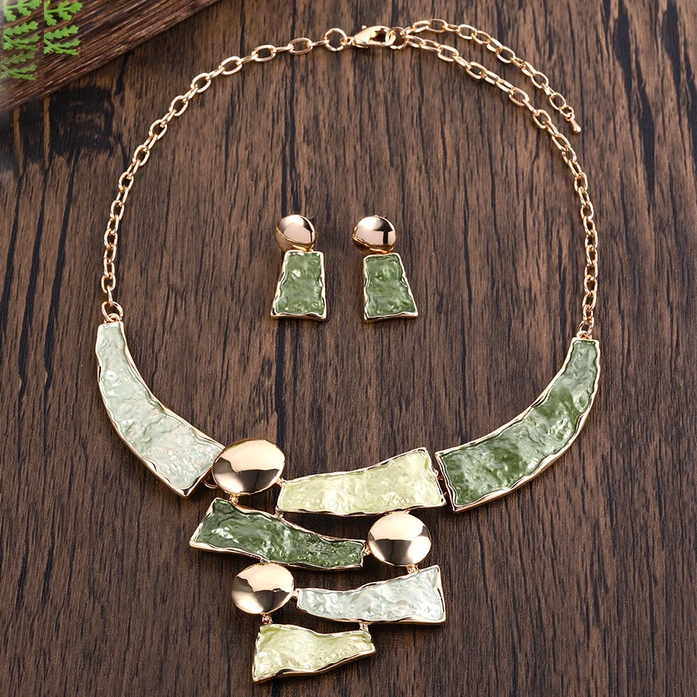 Комплект из колье и серёг с подвеской