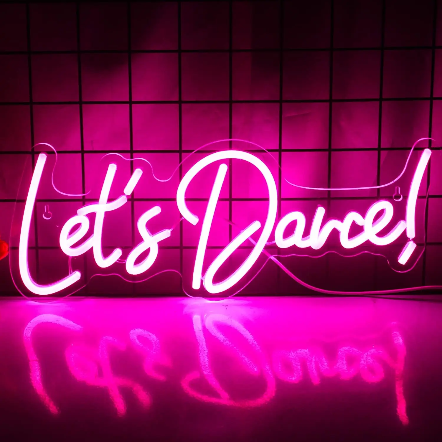 

Неоновая вывеска «Let's Dance»