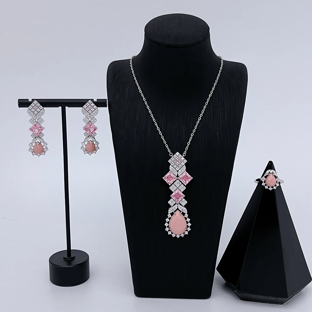 Комплект из колье и серёг с фианитом