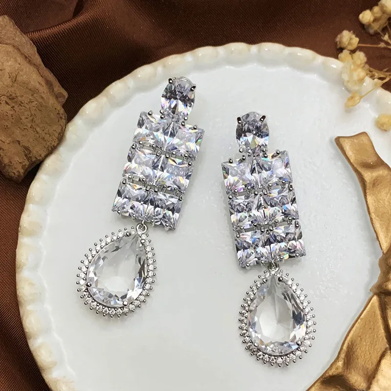 

Женские серьги из серебра 925 пробы, с фианитом