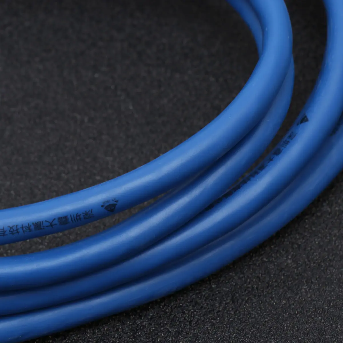 Фото 2-метровый синий кабель Ethernet Cat6 с позолоченными разъемами RJ45, защитой от перегиба и беззазорной конструкцией для №4