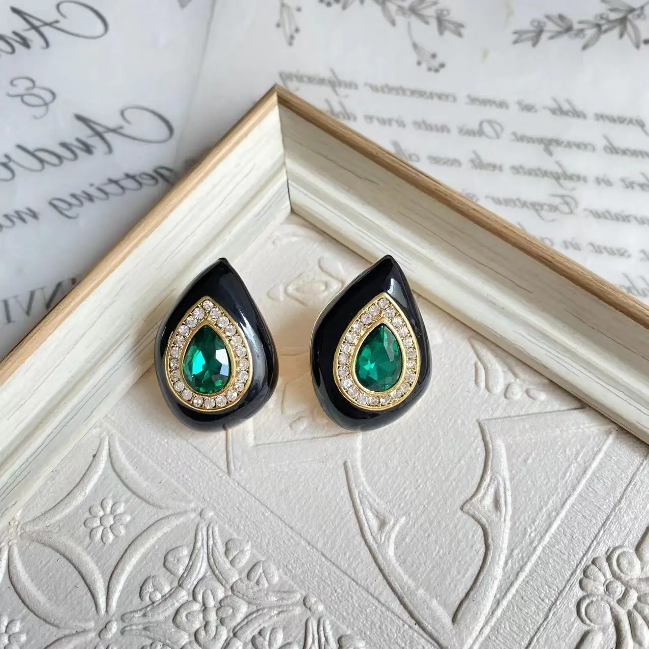 Женские серьги-гвоздики из серебра 925 пробы в форме слезы с черным агатом