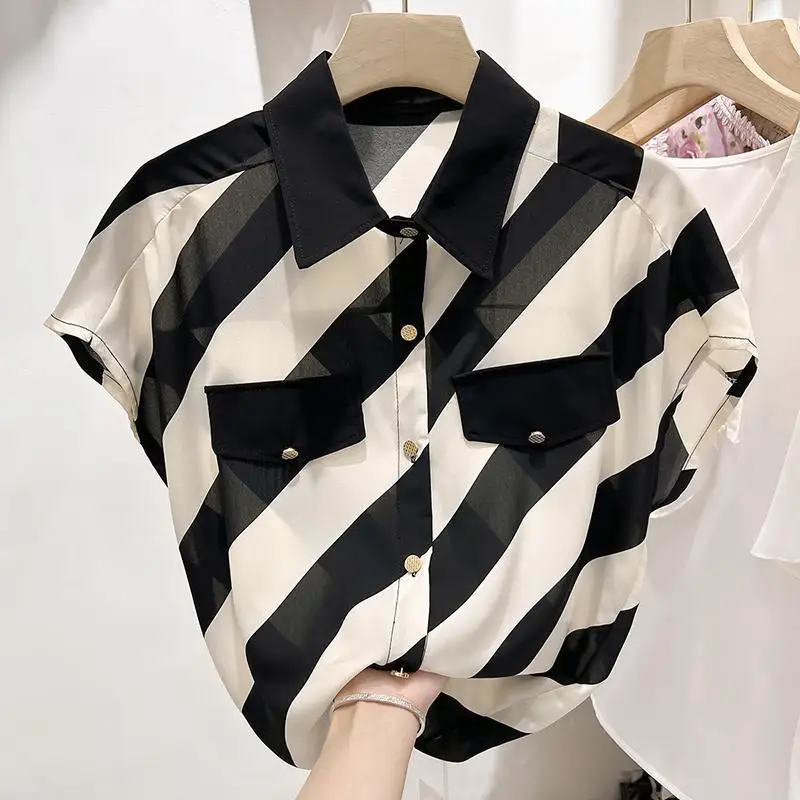 Женская рубашка-поло в полоску с коротким рукавом