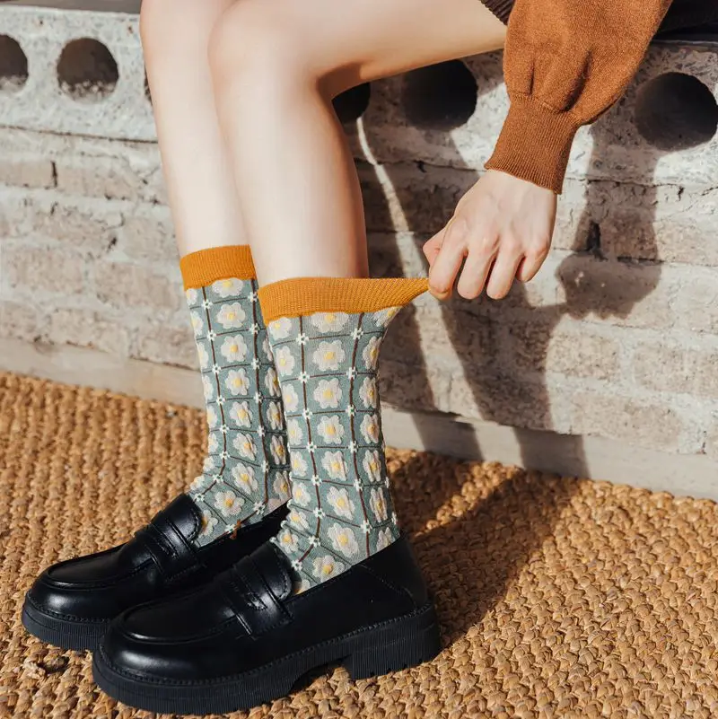 

Женские хлопковые носки 2022, высококачественные новые модные повседневные носки в Корейском стиле с цветами, забавные дышащие милые носки с...