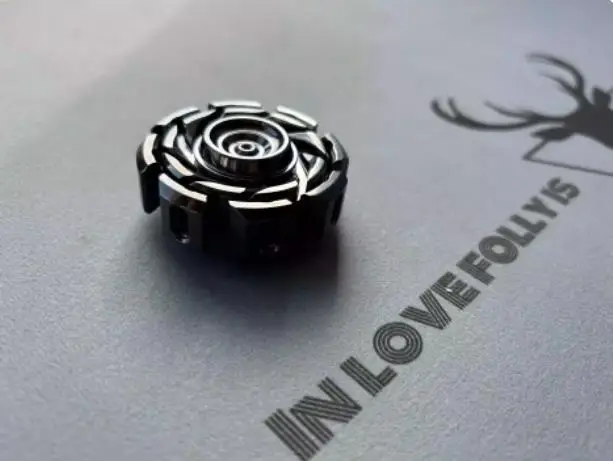 

Second-hand product EDC TMAX fingertip gyroscope