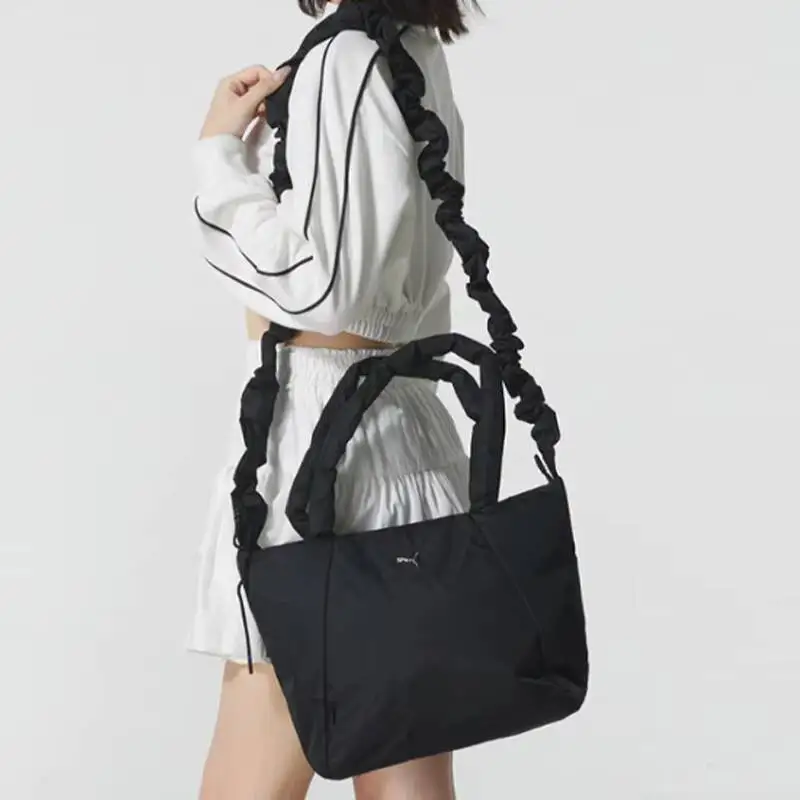 Фото Спортивная сумка Puma Hot Crossbody, черная, на плечо, с регулируемым ремнем, легкая, прочная, универсальная, для повседневного уличного стиля, кэжуал-сумочка №4