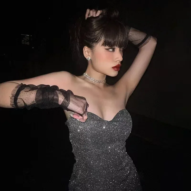 2024 черное блестящее яркое шелковое платье женское облегающее без бретелек с