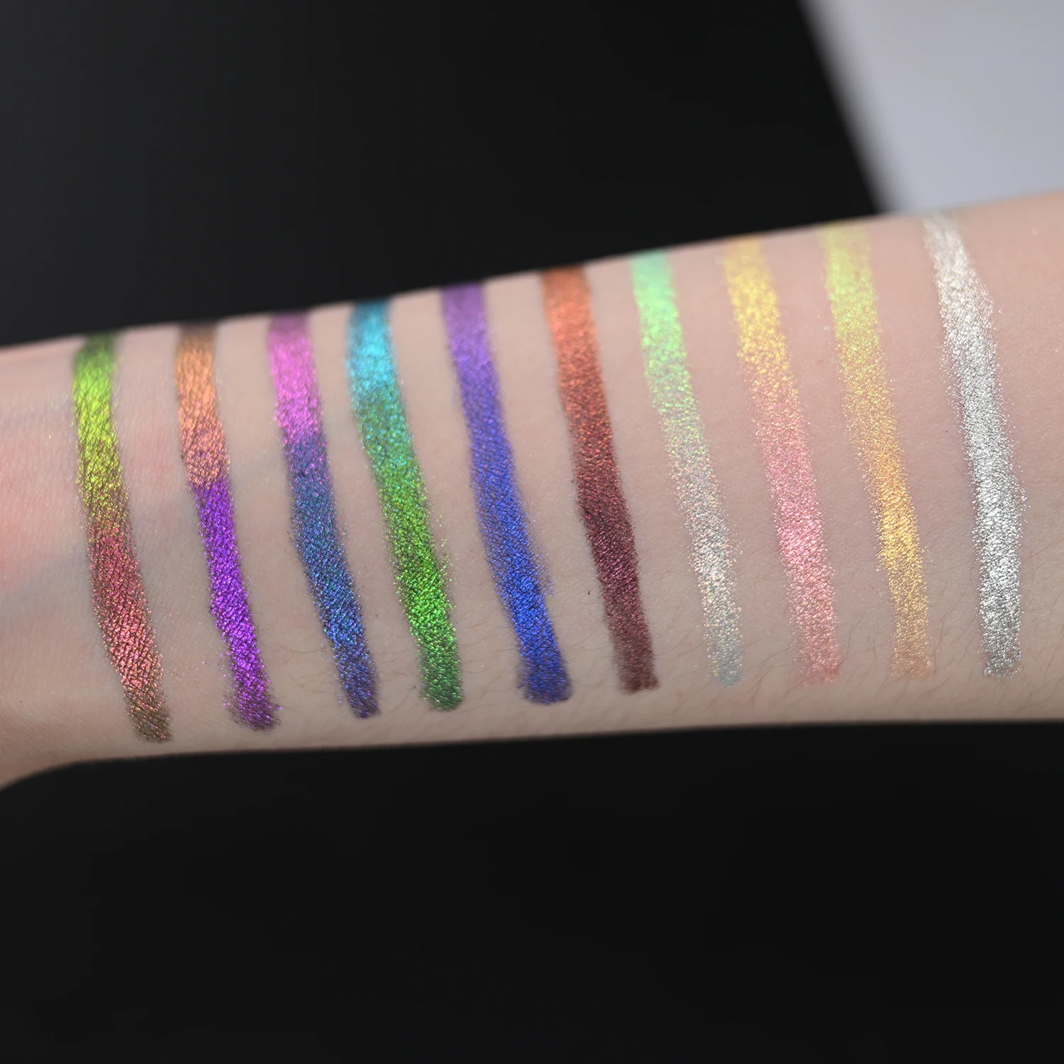 Многохромный гель-подводка для глаз JUR MORNIER