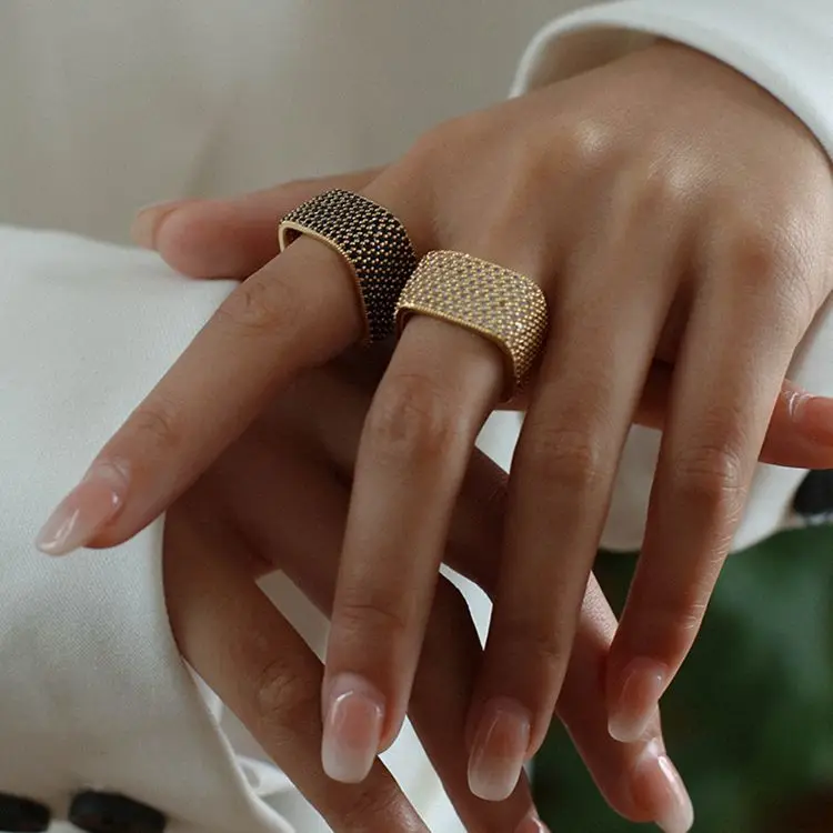 

Европейские и американские популярные ювелирные изделия, квадратные женские трендовые кольца из циркония с микрошипами и холодным ветром, широкая версия, высокое качество