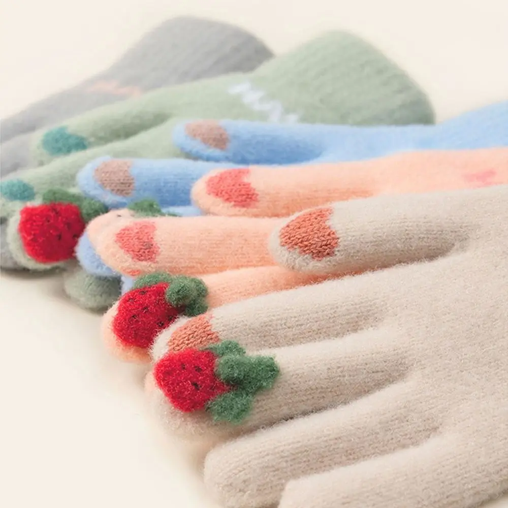 

Перчатки женские трикотажные с защитой от холода и ветра