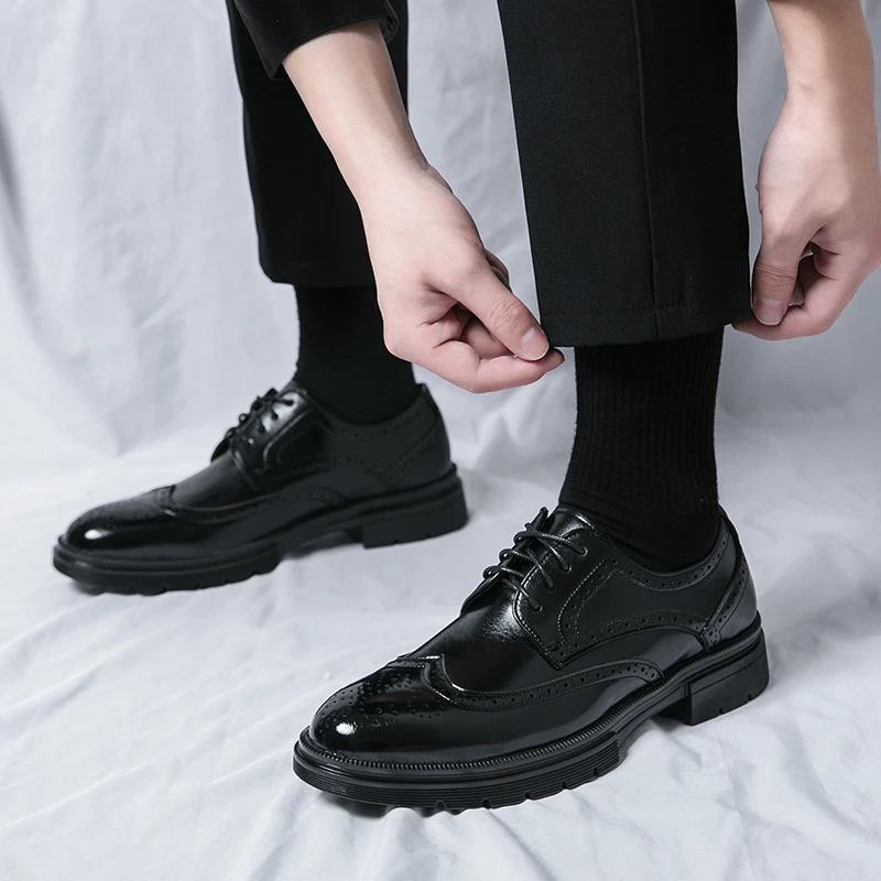 

2023 New Handmade Men's Wingtip Oxford Shoes Black Leather Brogue Men's Formal Leather Shoes Classic Business Formal Men's Shoes
