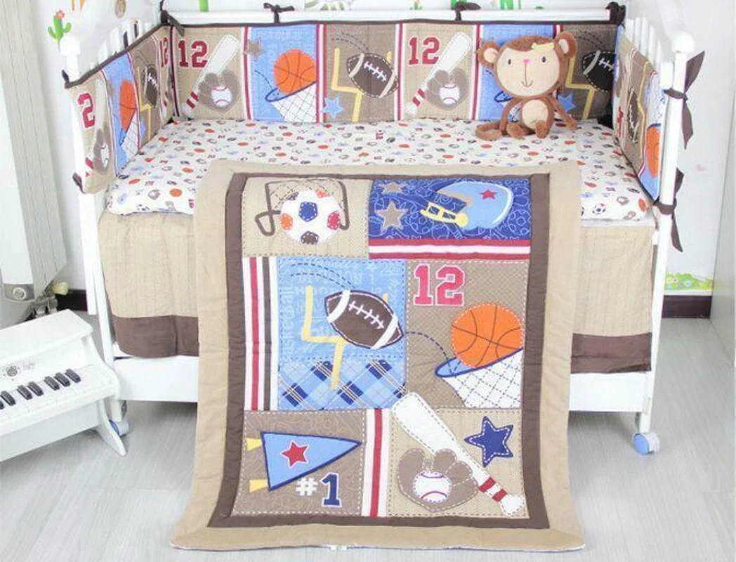 

Baby Bedding Set Baseball Print Baby Bedding Quilt Bumper Sheet Dust Ruffle Set of 4pcs Gift Ensemble De 4 Pièces