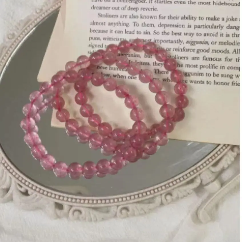 

Strawberry Crystal Circle Niche Design Simple High-end Sense Vintage Beaded Jewelry Bracelet for Girlfriend Gift