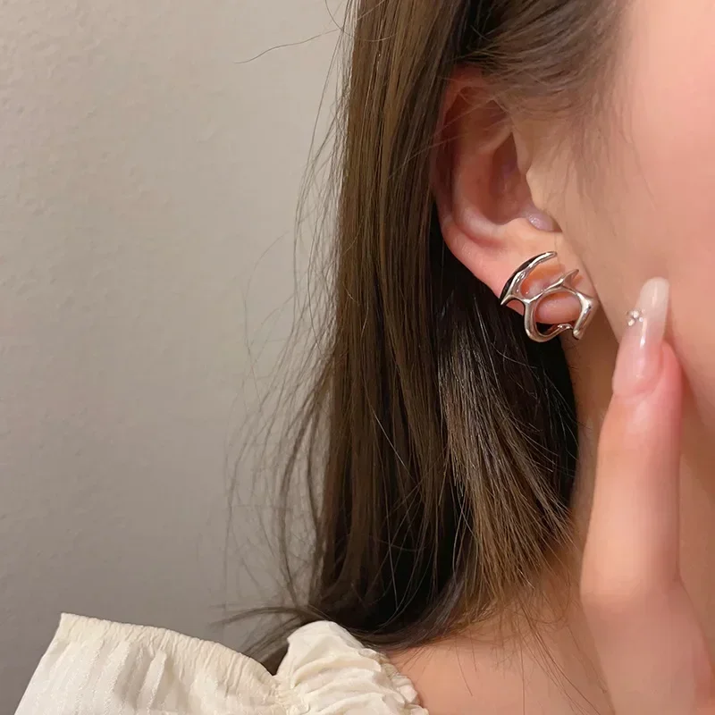 Женские асимметричные серьги-гвоздики из нержавеющей стали серебристого цвета