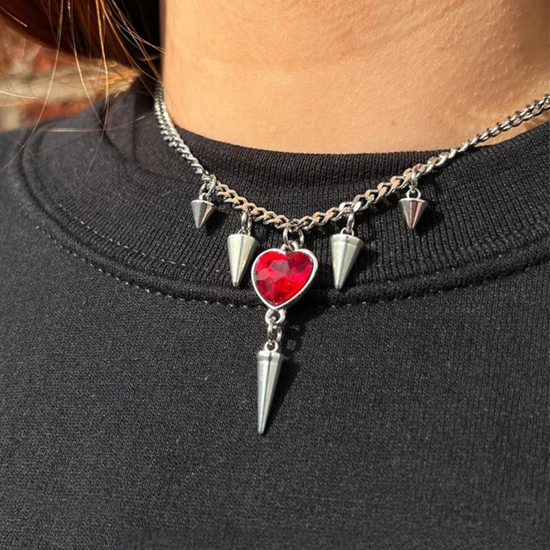 

Punk Charms Accessory Red Heart Necklace Goth Chains Rivet Pendant Necklace for Women Korean Fashion Jewelry Grunge Choker
