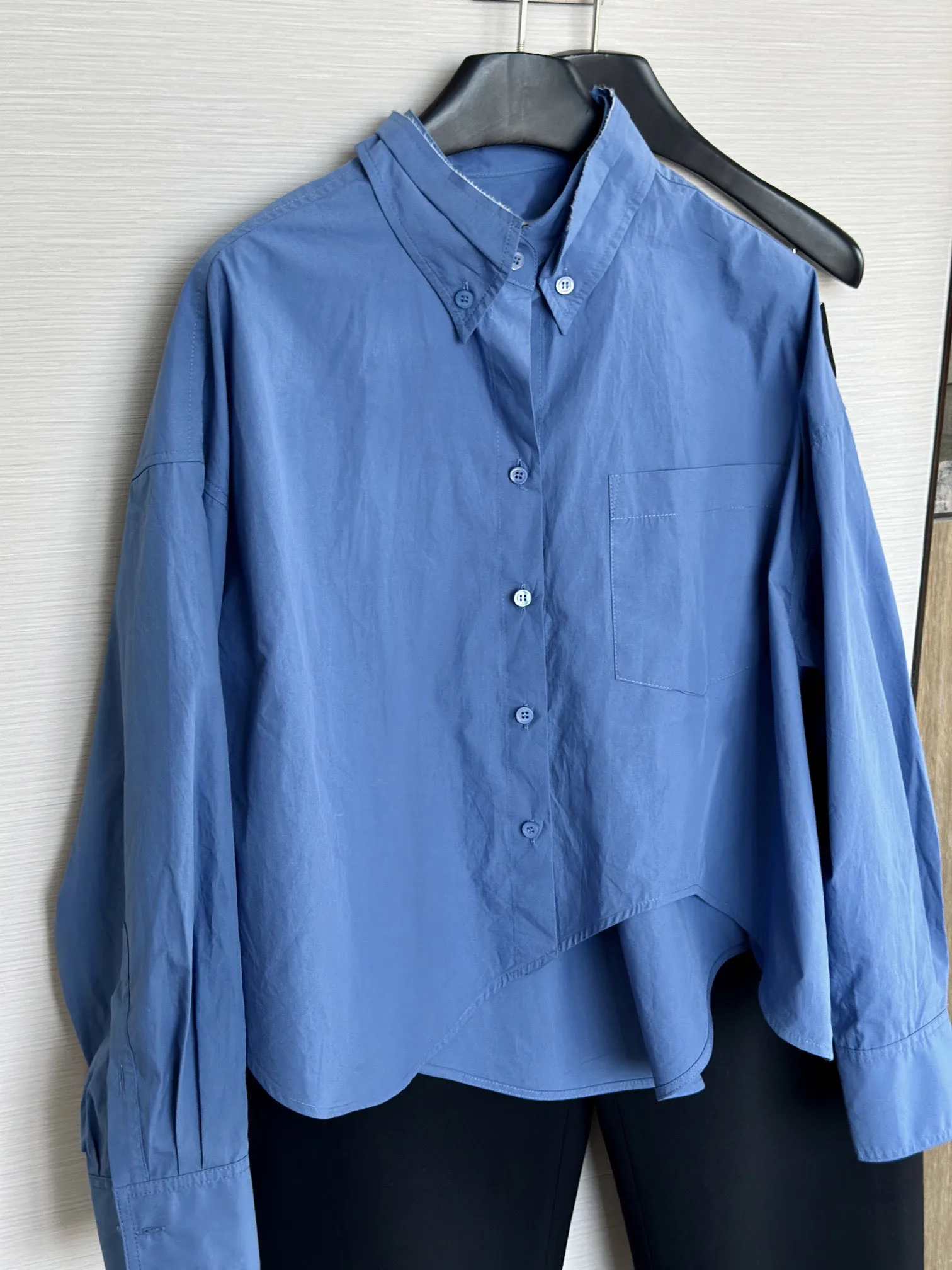 

2023 Women's Clothing Irregular Cut Neckline Raw Edges Design Shirt 0825