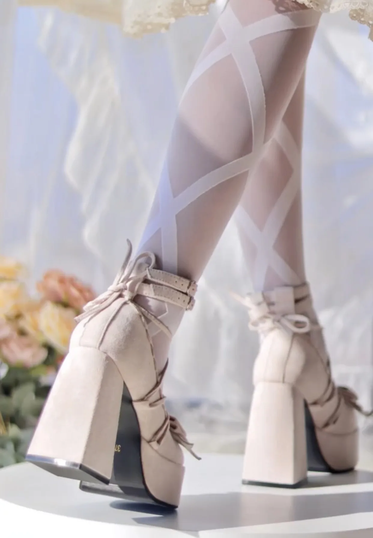 Туфли-лодочки женские бархатные на шнуровке толстом каблуке