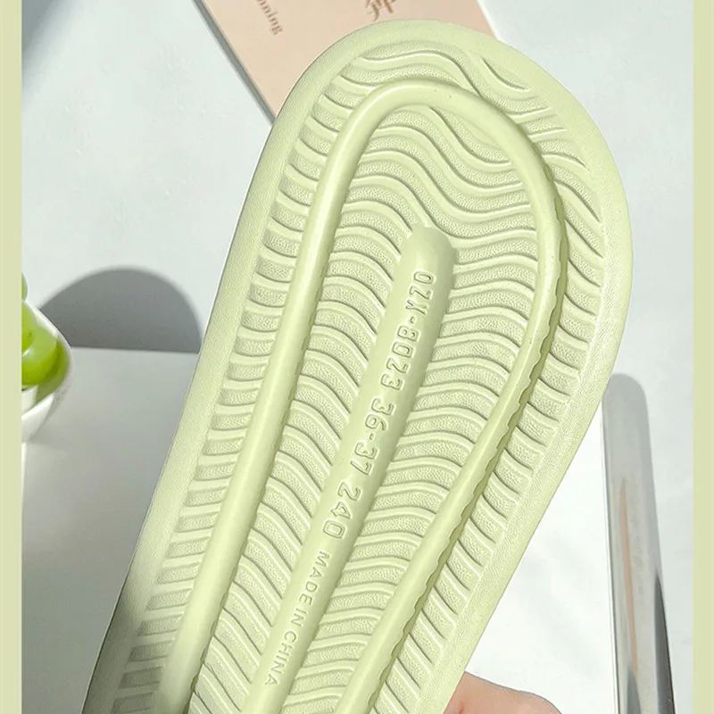 New Fashion Summer Women Slippers Thick Platform Non-Slip Home Bear Cartoon Flip Flops Beach Shoes Men Indoor Bathroom Sandals