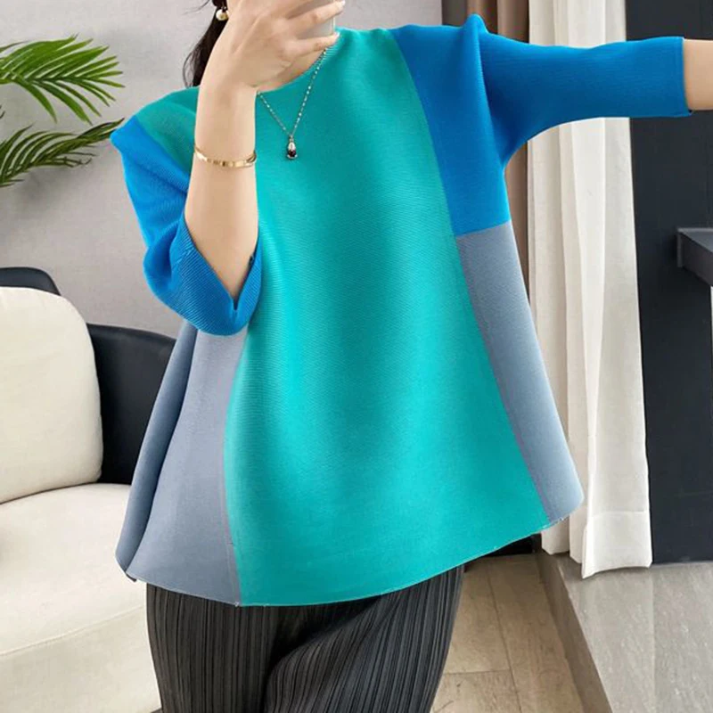 Женская футболка оверсайз с круглым вырезом свободного покроя