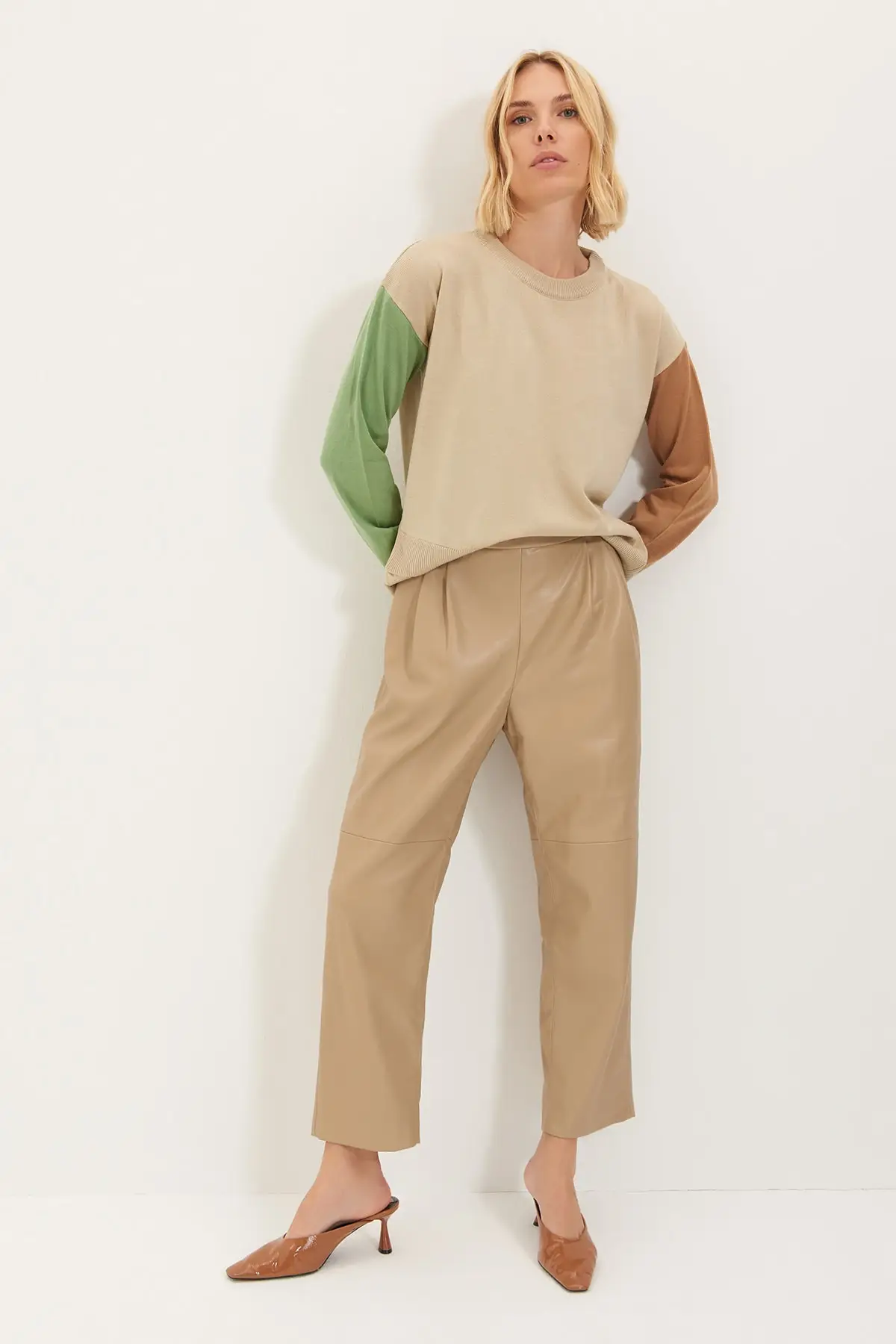

Trendyol With Color Block Knitwear Sweater TWOAW22KZ1025