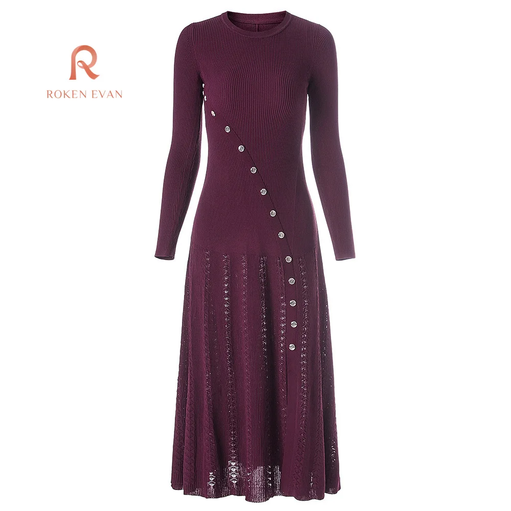 ROKEN EVAN 2024 трикотажное длинное платье с металлической пряжкой и разрезом спереди