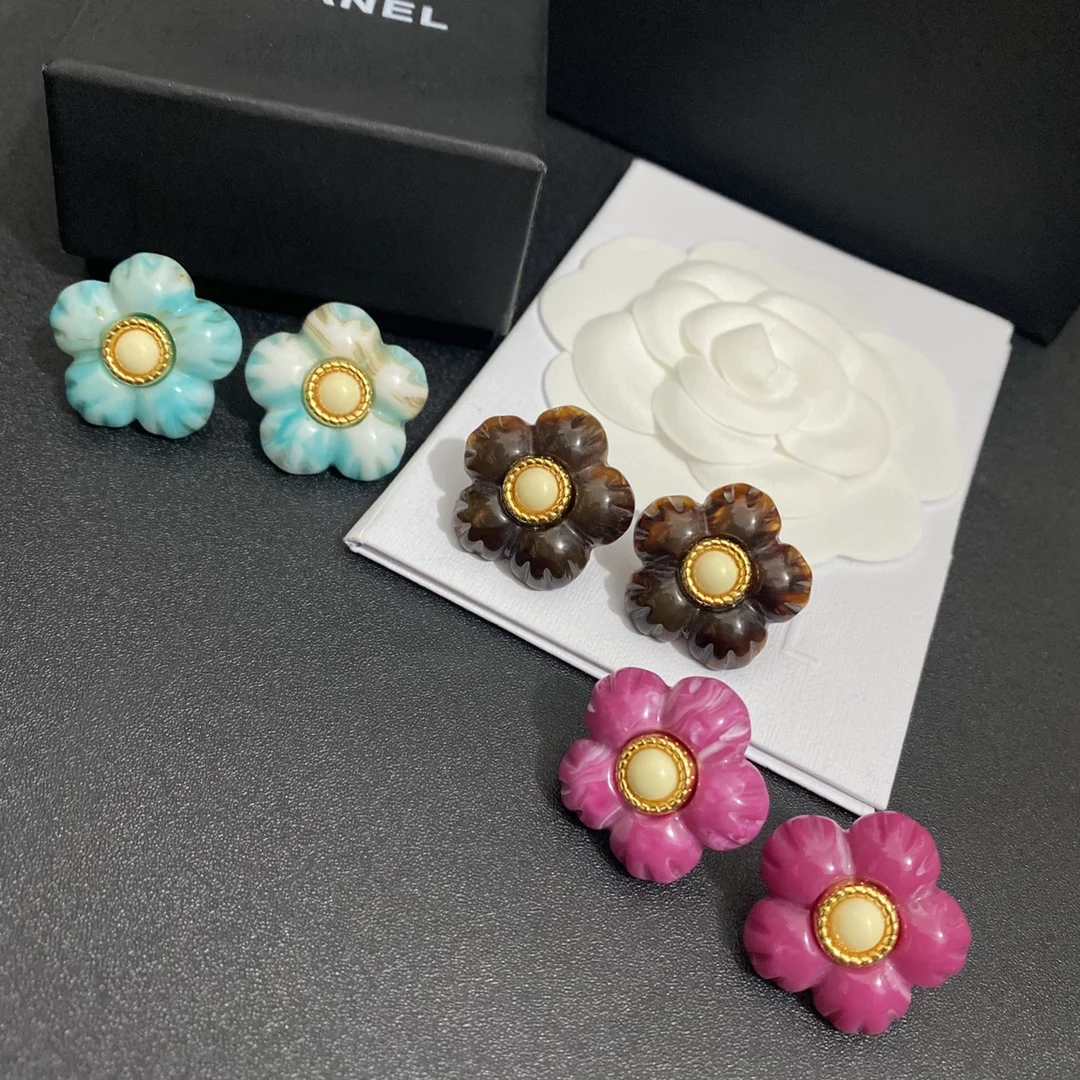 

European and American niche fashion brown, sky blue, pink flower earrings