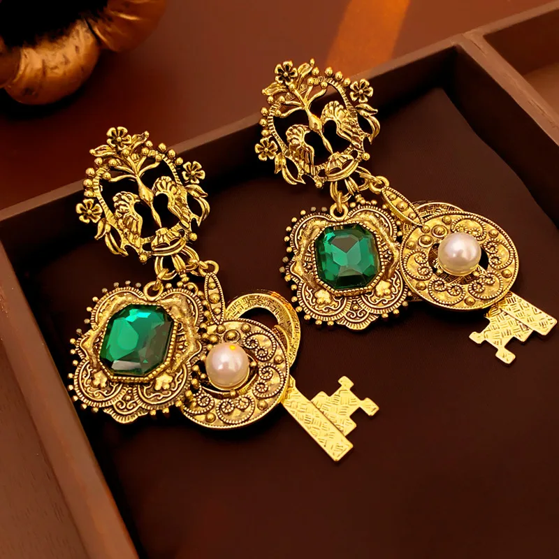 Винтажные серьги NISHIZAWA в дворцовом стиле