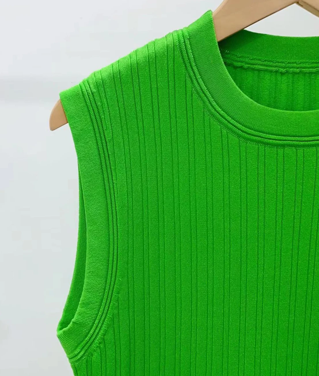 Spring and Summer 2023 New Dress Women Dress Simple Green Sleeveless Stitching Round Neck A Shaped Knitted Dress